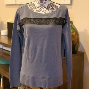 VICTORIAS SECRET SPORT LONG SLEEVES - PRELOVED